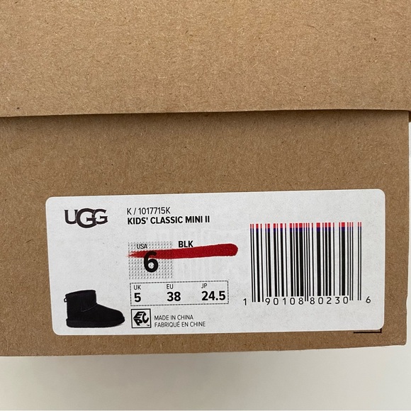 UGG Classic Mini Boots Kid’s 6 (Will Fit Women’s 8) - Picture 7 of 10